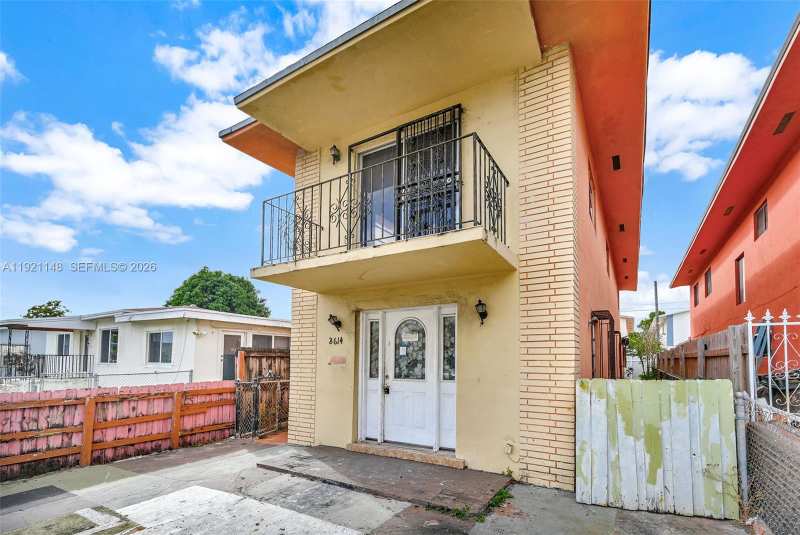 2614 W 8th Ct, Hialeah FL 33010
