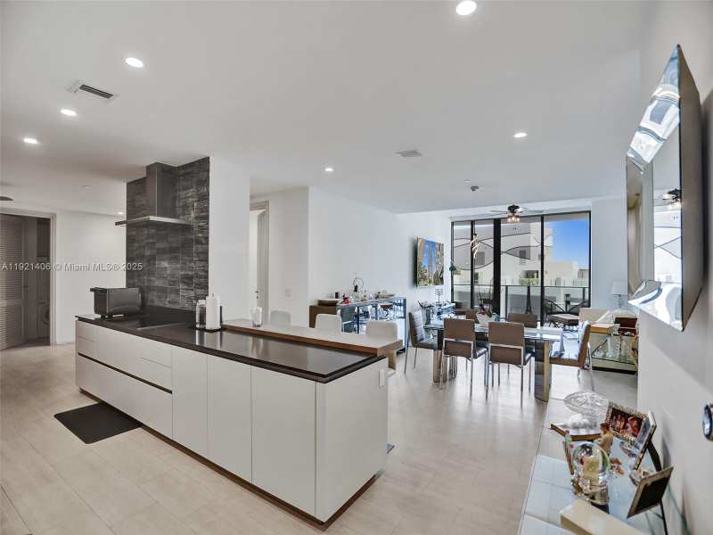 1000 Brickell Plz, Miami FL 33131