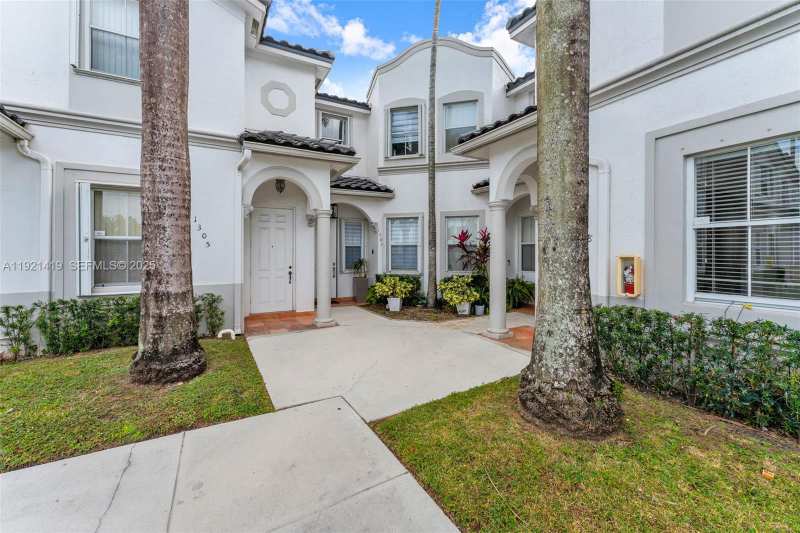 5610 NW 107th Ave # 1306, Doral FL 33178