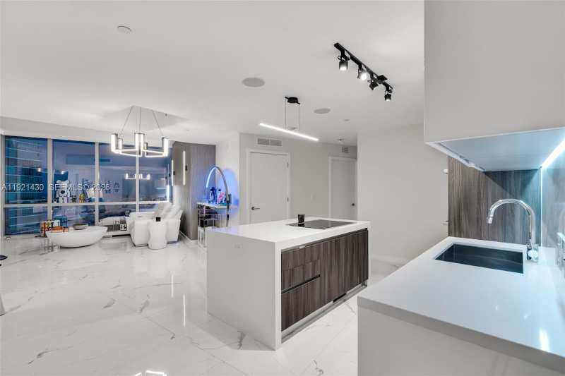851 NE 1st Ave # 4009, Miami FL 33132