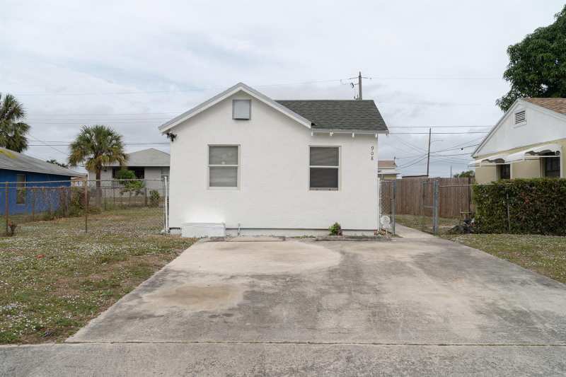 908 W 5th Street, Riviera Beach FL 33404