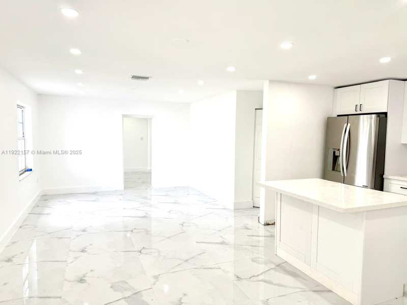 712 Hialeah Dr, Hialeah FL 33010