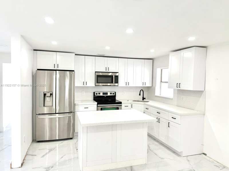 712 Hialeah Dr, Hialeah FL 33010