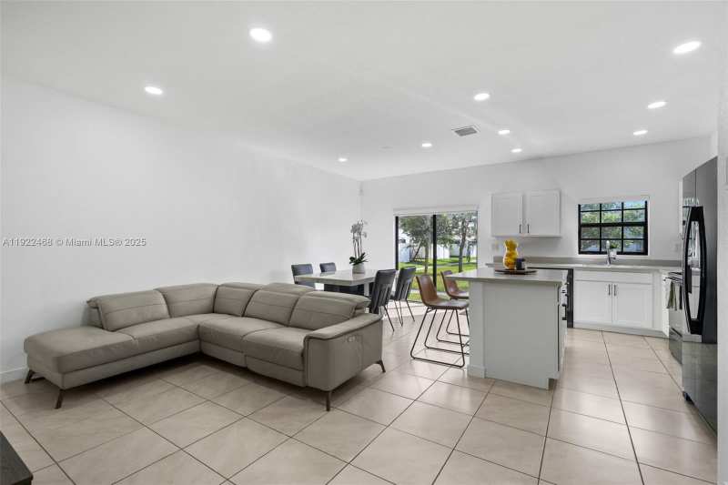 757 SW 11th St, Florida City FL 33034