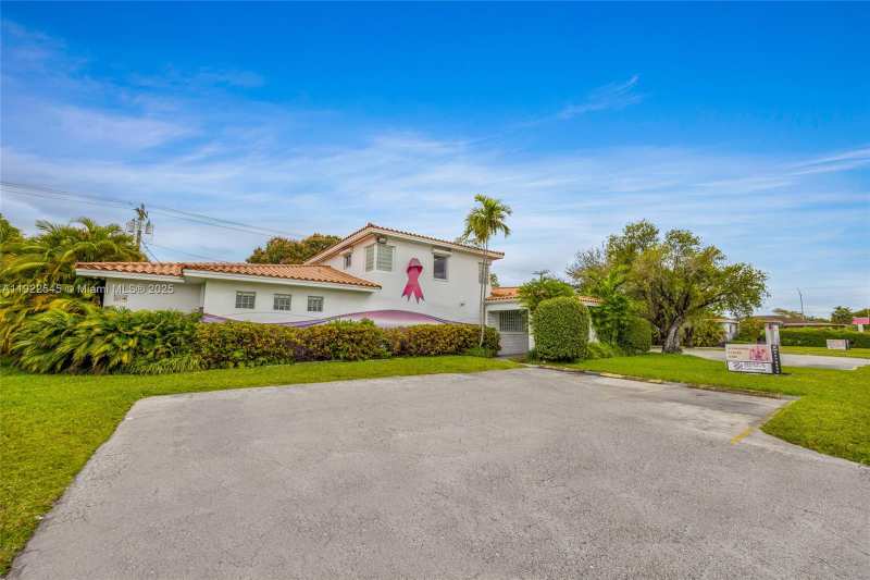 49 W 49th St, Hialeah FL 33012