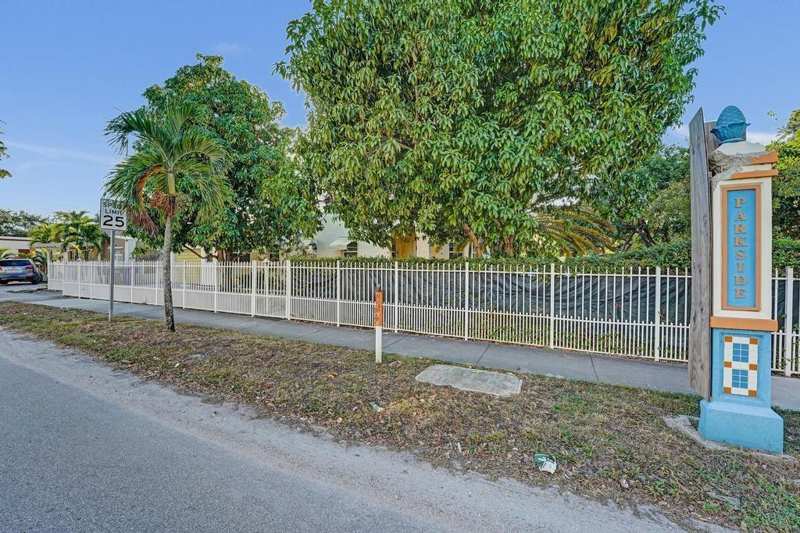 2000 Jackson Street, Hollywood FL 33020