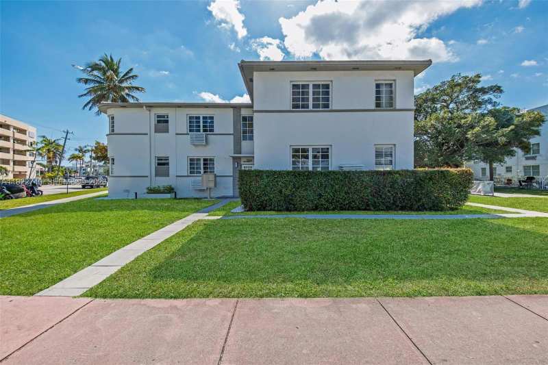 7124 Bay Dr, Miami Beach FL 33141