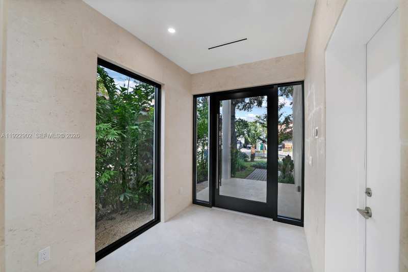 2610 SW 17th St, Miami FL 33145