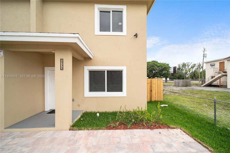 1770 NW 55th St, Miami FL 33142