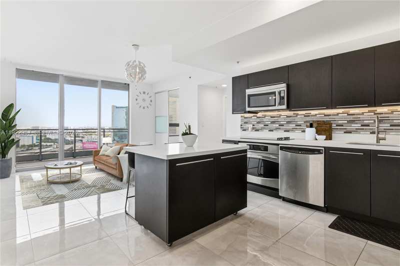 90 SW 3rd St # 2408, Miami FL 33130