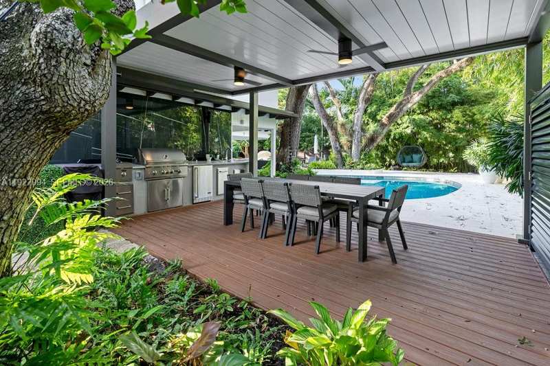 4095 Battersea Rd, Miami FL 33133