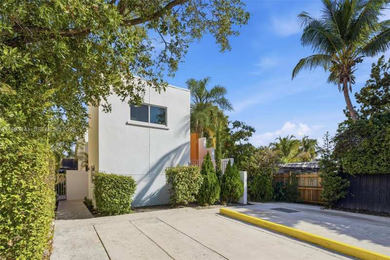1045 SW 25th Ave, Miami FL 33135