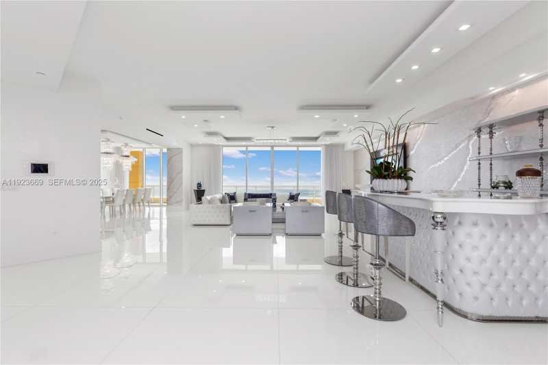 17875 Collins Ave, Sunny Isles Beach FL 33160