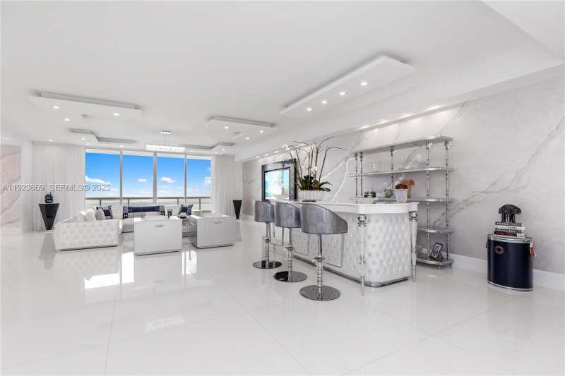 17875 Collins Ave, Sunny Isles Beach FL 33160