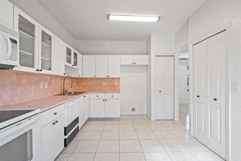 8520 NW 139th Terrace # 1602, Miami Lakes FL 33016