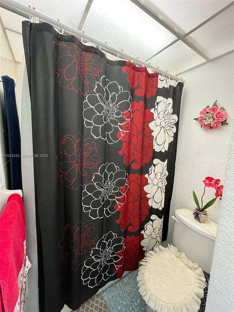525 W 69th St # 207, Hialeah FL 33014