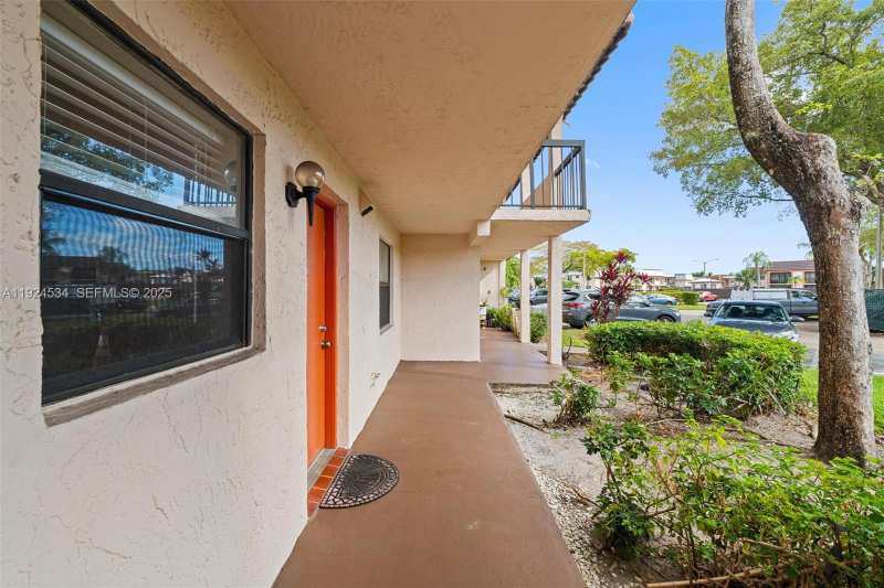 821 NE 207th Ln # 1, Miami FL 33179