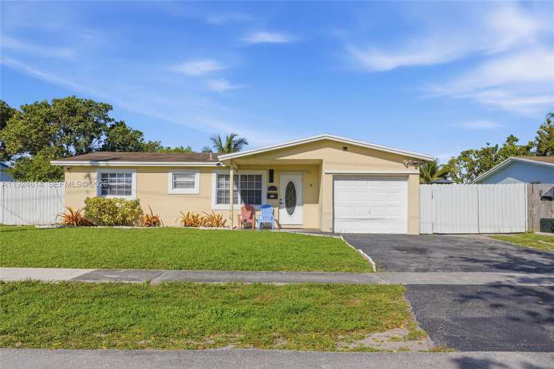 2211 NW 46th Ave, Lauderhill FL 33313
