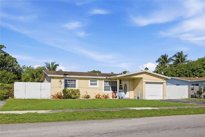 2211 NW 46th Ave, Lauderhill FL 33313
