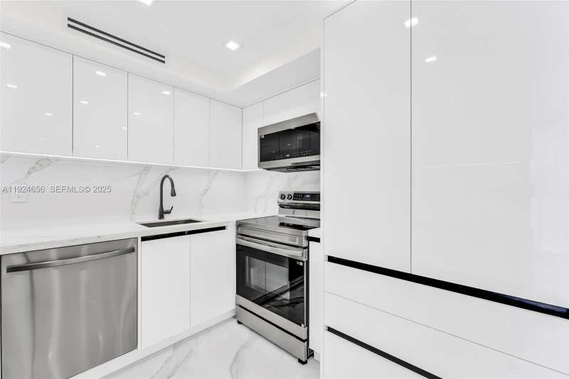 251 174th St # 1414, Sunny Isles Beach FL 33160