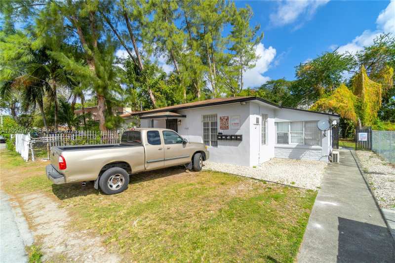 7525 NE Miami Ct, Miami FL 33138