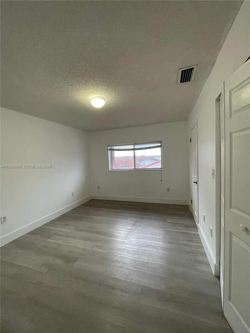 3375 W 76th St # 211, Hialeah FL 33018