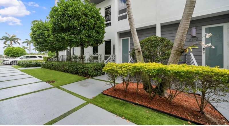 9187 NW 33th St, Doral FL 33172