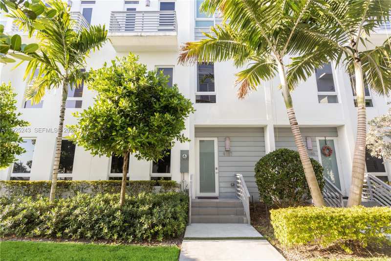 9187 NW 33th St, Doral FL 33172