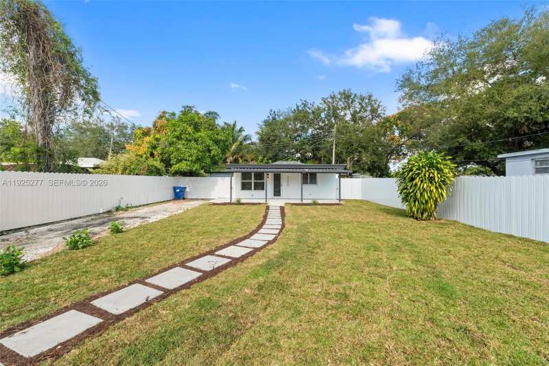 2285 NW 89th St, Miami FL 33147