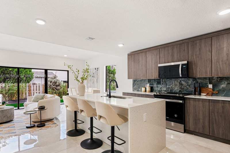 1306 NW 5 St, Florida City FL 33034