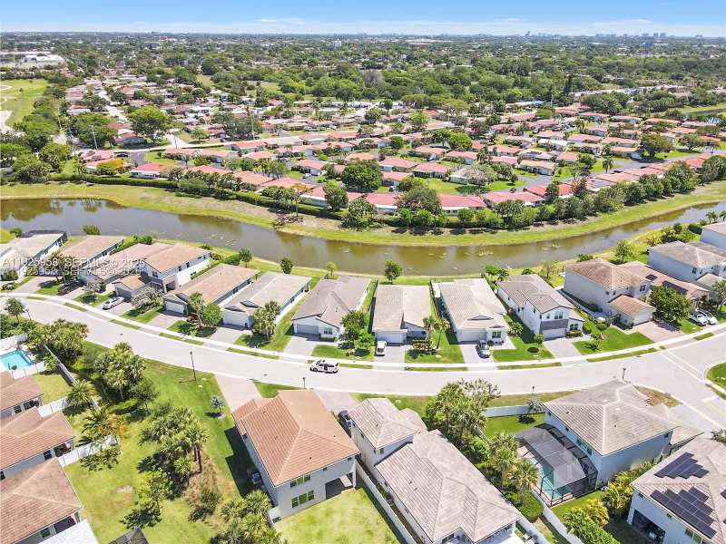 4242 Rosa Dr, Deerfield Beach FL 33064