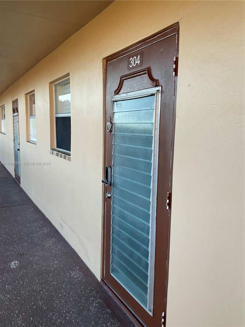 9010 Sunrise Lakes Blvd # 304, Sunrise FL 33322