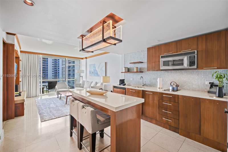 6801 Collins Ave, Miami Beach FL 33141