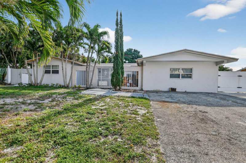 256 SW 11th Place, Boca Raton FL 33432