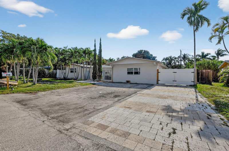 256 SW 11th Place, Boca Raton FL 33432