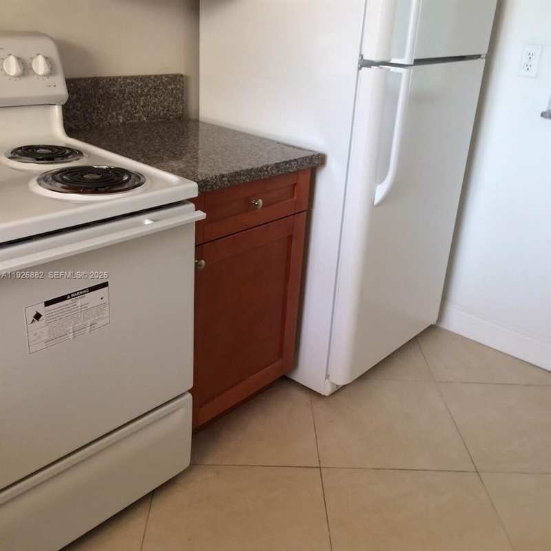 9375 Fontainebleau Blvd # L423, Miami FL 33172