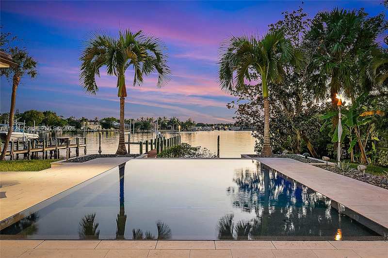 19651 Riverside Dr, Jupiter FL 33469