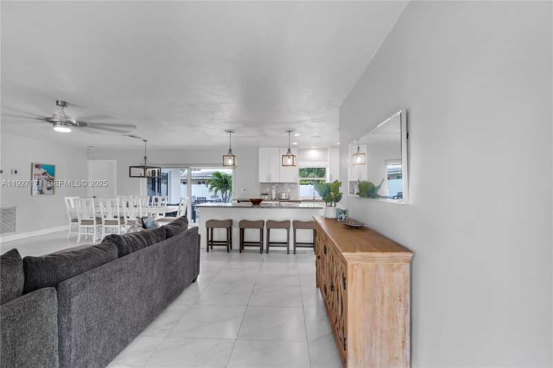 251 SE 8th St, Pompano Beach FL 33060