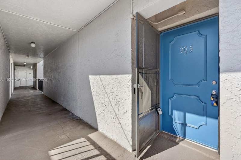 3100 Riverside Dr # 305, Coral Springs FL 33065