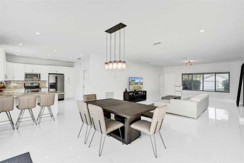 1102 Meadowlark Ave, Miami Springs FL 33166