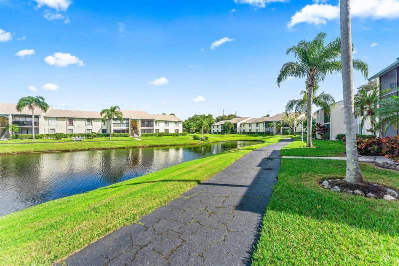 1117 Green Pine Boulevard # D2, West Palm Beach FL 33409