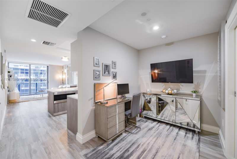 801 S Miami Ave # 3706, Miami FL 33130