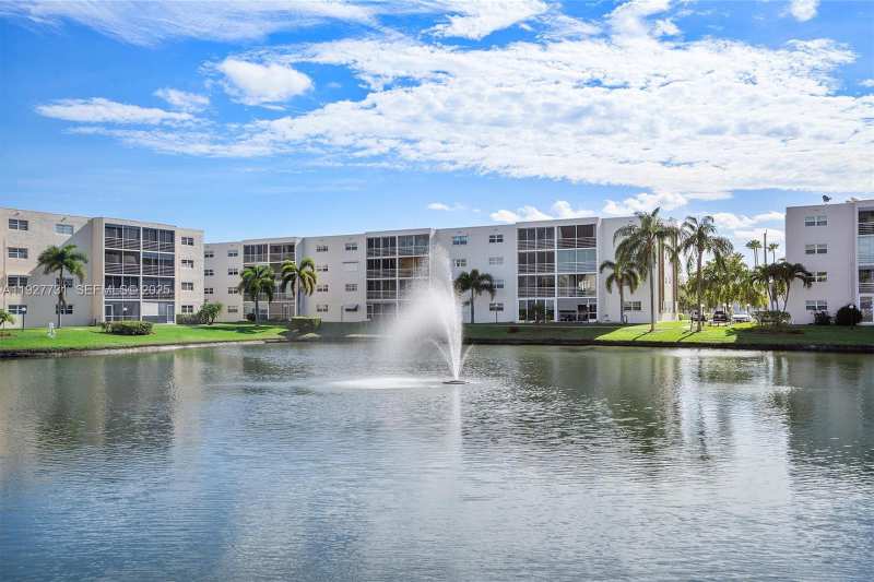 324 SE 10th St # 203, Dania Beach FL 33004