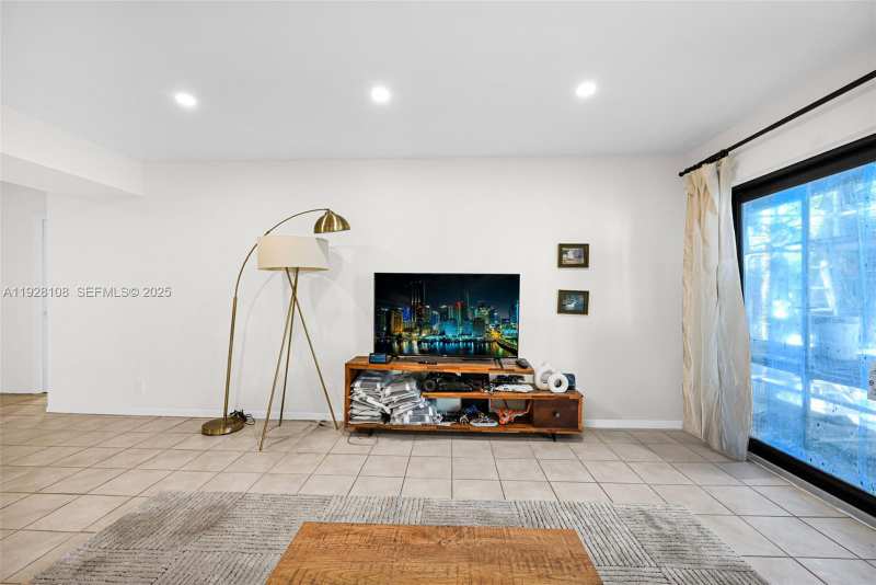 4020 N Hills Dr # 29, Hollywood FL 33021