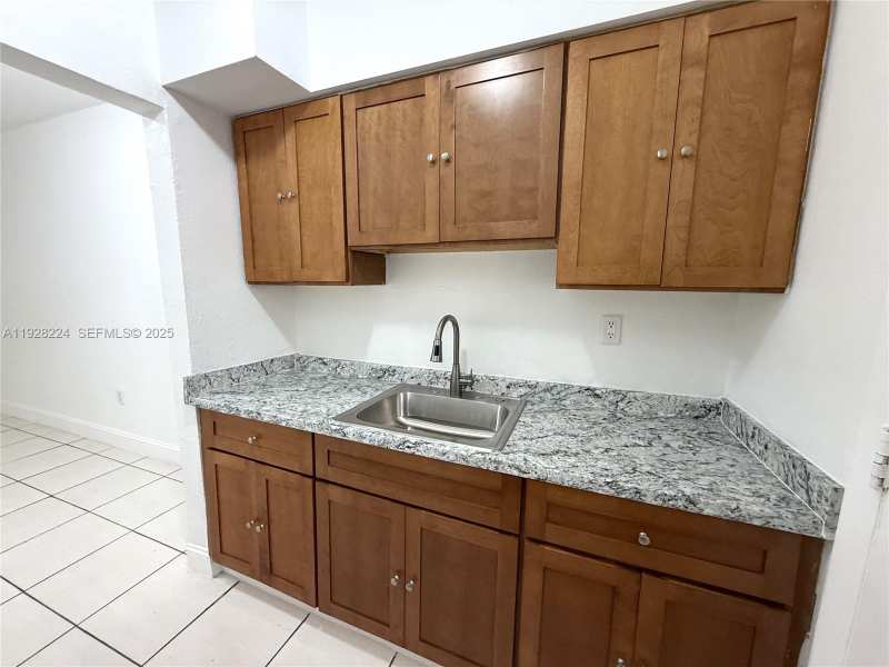 6885 Byron Ave # 103, Miami Beach FL 33141