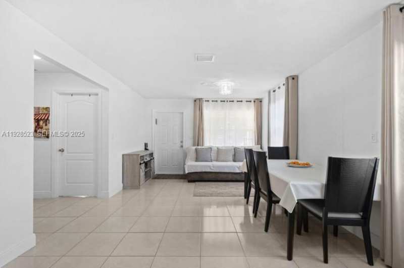 701 NE 6th St, Hallandale Beach FL 33009