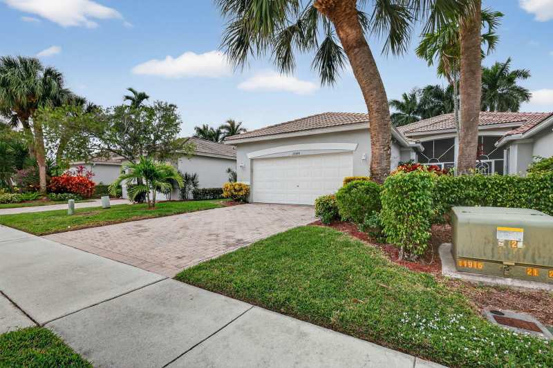 10564 Royal Caribbean Circle, Boynton Beach FL 33437