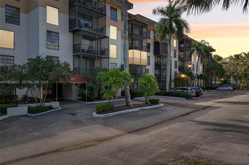 5570 NW 44th St # 510A, Lauderhill FL 33319