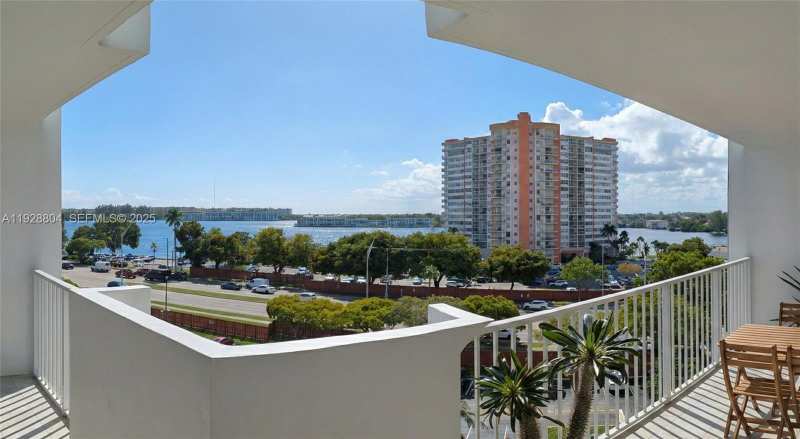 1200 NE Miami Gardens Dr # 708W, Miami FL 33179