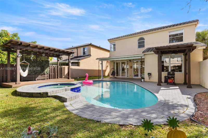 574 NW 159th Ave, Pembroke Pines FL 33028